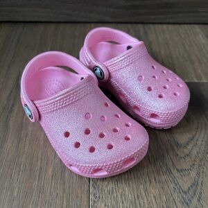 Crocs Classic Slip On Clogs, pink glitter Baby girls size 6